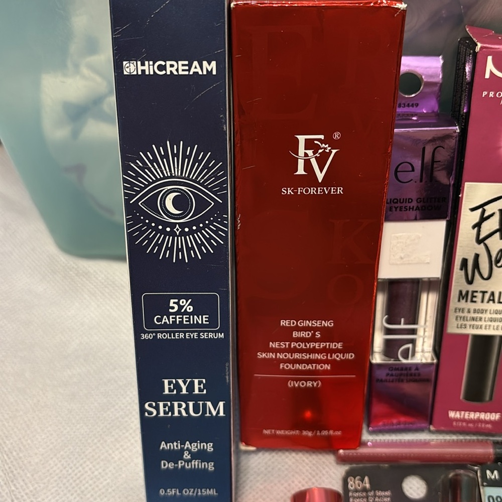 Assorted Makeup Collection - Picture 2 of 5